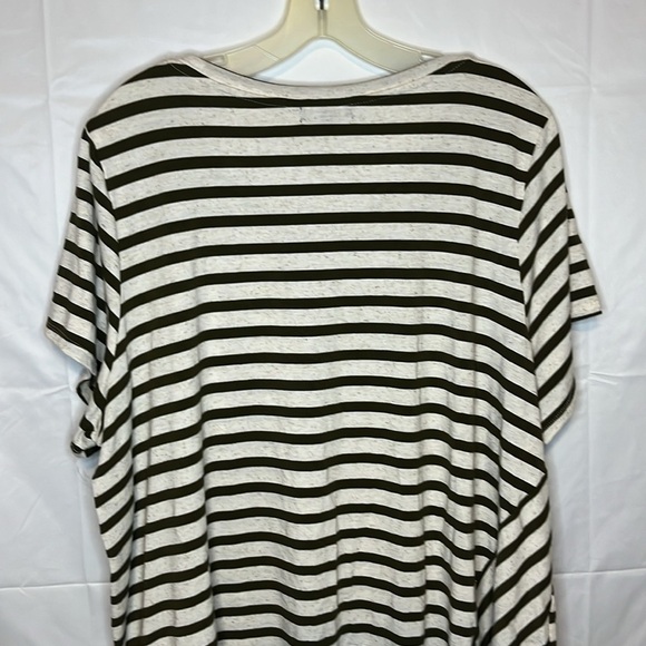 Women's Stylish and Comfortable Short Sleeve, Plus Size, Striped Top. Size 2X - Picture 6 of 12